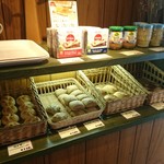 Delicatessen Kitzbuhel - 店内のパン