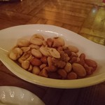 万平ホテル バー - ミックスナッツ