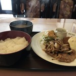 ヒュッテ - 今日の日替わりランチ、これ５７０円なんですよ！（２０１９．７．２０）