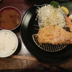 あげづき - 黒豚特上ロースかつの定食と車海老(才巻)フライ