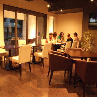 お席のアレンジ自由で◎プロジェクター・音響完備も充実なので結婚式二次会にもOK♪