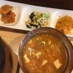 明洞亭 - スープと小鉢3種付