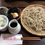 Ishiusu Teuchi Soba Matsunomi - 石臼挽きそば  700円
                        1.5枚  ＋  200円（たぶん）