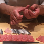 鮨 さいとう - 齋藤孝司氏の手さばき