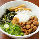 RAMEN 風見鶏 - 特製スパイスの効いた自家製鶏ももミンチと、太麺が最高にマッチング。