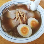 かつ平 - 醤油チャーシュー、煮卵付き