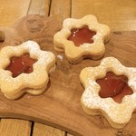 ア フェネステッラ - 店員さん手作りのクッキー 中にはライムジャム