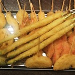 Shinsekai Kushi Katsu Ittoku - ◆アスパラ一本揚　280円(税別) ◆れんこん　120円(税別) ◆玉ねぎ　120円(税別) ◆モッツァレラチーズ　250円(税別) ◆豚　90円(税別) ◆えび　220円(税別) ◆紅しょうが　180円(税別)