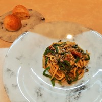 Ristorante 迫 - 万願寺唐辛子と鮎のアーリオ・オーリオ、自家製パンはチャバタと丸パンの2種類