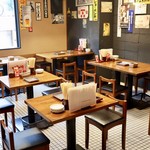 串カツ どて ウラバン - 昔ながらの大衆居酒屋の雰囲気