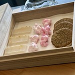 農口尚彦研究所　杜庵 - 箱の中から和菓子が現れた