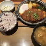 やよい軒 - 2019/7/15 ディナーで利用。
            味噌カツ煮定食(760円)
            