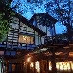 万平ホテル メインダイニングルーム - 夜の万平ホテル