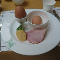 万平ホテル メインダイニングルーム - ボイルドエッグ&ハム