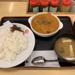 松屋 - ごろごろチキンのバターチキンカレー