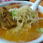 札幌ラーメン元祖自家製麺 王香 - 麺のアップです。