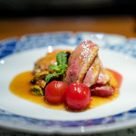 浪速割烹 喜川 - 料理写真:青森県の鴨の鍬焼き 鴨のハンバーグ、 マンゴーのソース、 ピスタチオ、レーズン