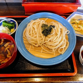 一休 - 料理写真:武蔵野かてうどん肉汁、野菜天（かき揚げ）