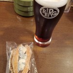 112018754 - ハーフ&ハーフ346円とフィンガードッグ（ブルーチーズ）280円