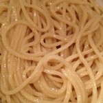 麺、一般のつけ麺より細め、これが旨いんだよなぁ。　2012.01