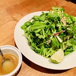 東京ブッチャーズ - 山盛りパクチーサラダ