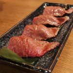 お肉屋 けいすけ 三男坊 - 高森和牛の一口炙り寿司