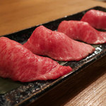 お肉屋 けいすけ 三男坊 - 高森和牛の一口炙り寿司