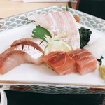 魚安食堂 - お刺身４種
