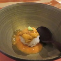 鮨 そえ島 - 蝦夷馬糞雲丹ソースに赤雲丹（佐賀県唐津産）とシャリ追加