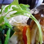 ごはんや - 一番人気のチーズハンバーグ。彩り野菜を添えて、、。