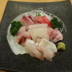 Kisshoutei Sushi Robata - 刺身盛合せ(金目鯛、勘八、ホウボウ、真烏賊、スズキ、蛸、ソイ)：1000円～
