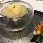 Grand rocher - 桃とエビ、そしてキャビアという珍しい組み合わせ