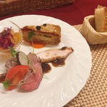 Nikuyaki cucina Epicuro - 前菜とパン