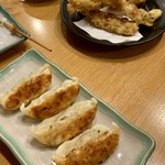 Ikkemmesakaba - 焼餃子 250円(税抜)・ちくわ磯辺揚げ 190円(税抜)