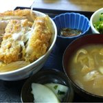 魚八 - カツ丼定食 577円