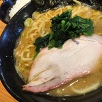 横横家 - ラーメン＋ライス（810円）