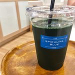 スピルリナブルー - スピルリナブルーをココナッツウォーターで割ったもの