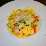 トラットリア ラ・エガオ - 海老とズッキーニとフレッシュトマトのファルファッレ