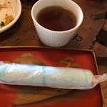 Jintei - 食後に冷たいおしぼりとほうじ茶