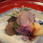 草喰 なかひがし - 1月氷見の寒鰤、自然薯、辛味大根、ポン酢ムース、粉末醤油で「