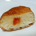 ル・プチメック - 程よい弾力の生地をふんわり揚げたベニエに、甘酸っぱいアプリコットジャムがマッチ