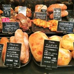 ル・プチメック - ふんわり大きなチャバタやじゃがいもパン、人気No,1キャフェ・ブランや、人気No,3フライドオニオンのチーズドッグなど