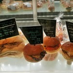 ル・プチメック - 本格的なフランス料理のような具をサンドしたチャバタサンドや、プチバーガーなど