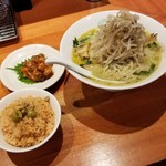 麺屋 六感堂 - 鮑の肝の冷製もやしそば＋トマトとシーチキンの炊き込みご飯＋タコキムチ