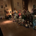 少しゴチャゴチャしたカウンター席