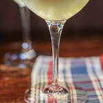 Bien - 高脚盞（びいどろのうつは）に"白葡萄酒（しろきえびかづらのさけ）"