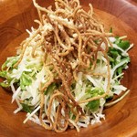 ビーダブリュー カフェ - パリパリ揚げ蕎麦サラダ