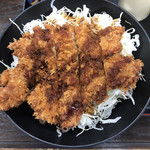 資さんうどん - 今日のチキンカツは大き目。