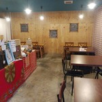 Taigohan Sanukku - 店内(入口側からパチリ)