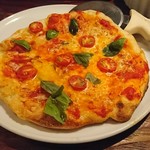 QUATTRO bar M4 - ピッツァマルゲリータ(少しいびつな形がイイね！)